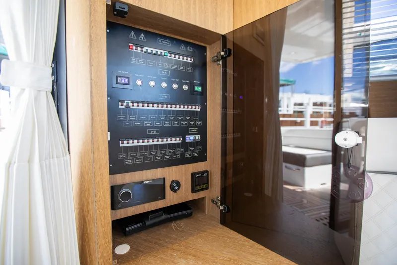 Slide: The Image of Galeon 420 2018 - 24