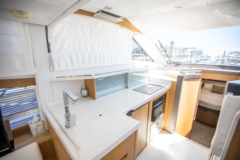 Slide: The Image of Galeon 420 2018 - 28