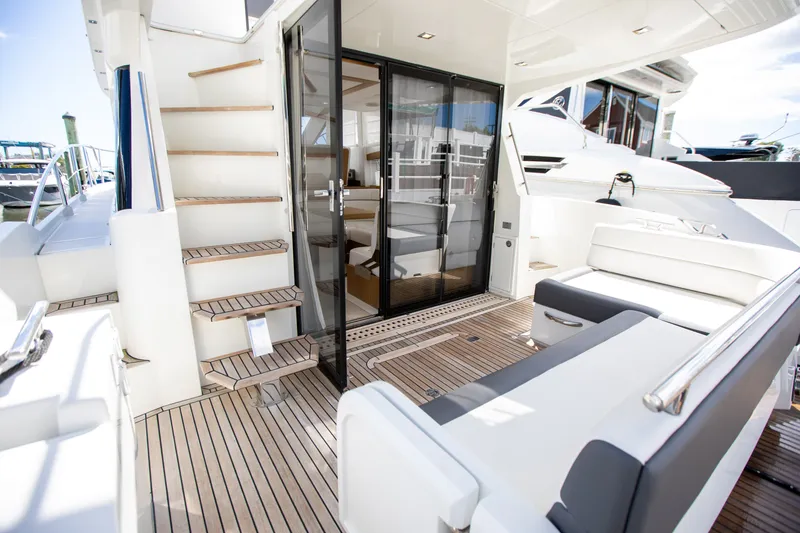 Slide: The Image of Galeon 420 2018 - 14