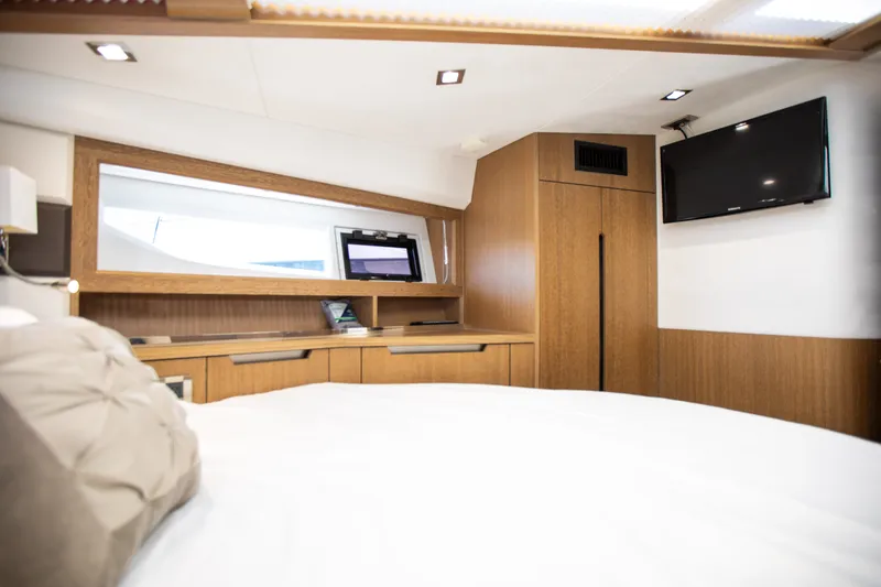 Slide: The Image of Galeon 420 2018 - 55