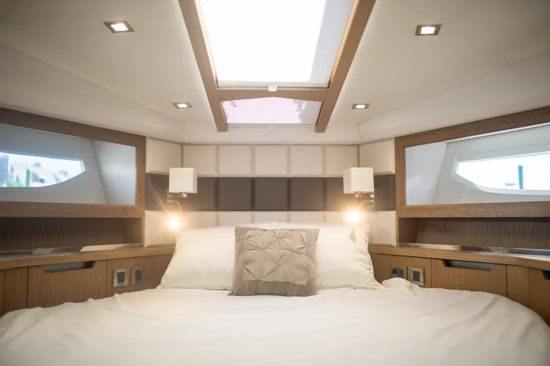 Slide: The Image of Galeon 420 2018 - 51