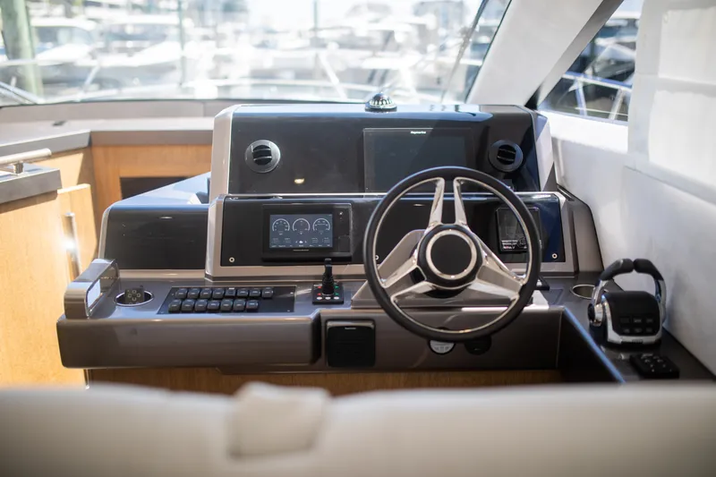 Slide: The Image of Galeon 420 2018 - 110