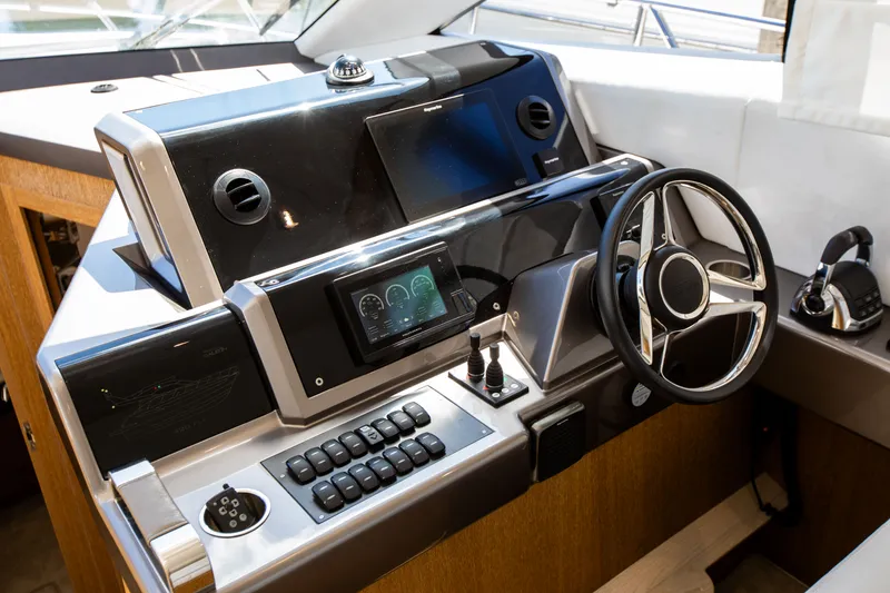 Slide: The Image of Galeon 420 2018 - 41