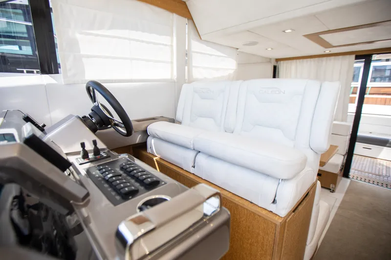 Slide: The Image of Galeon 420 2018 - 37