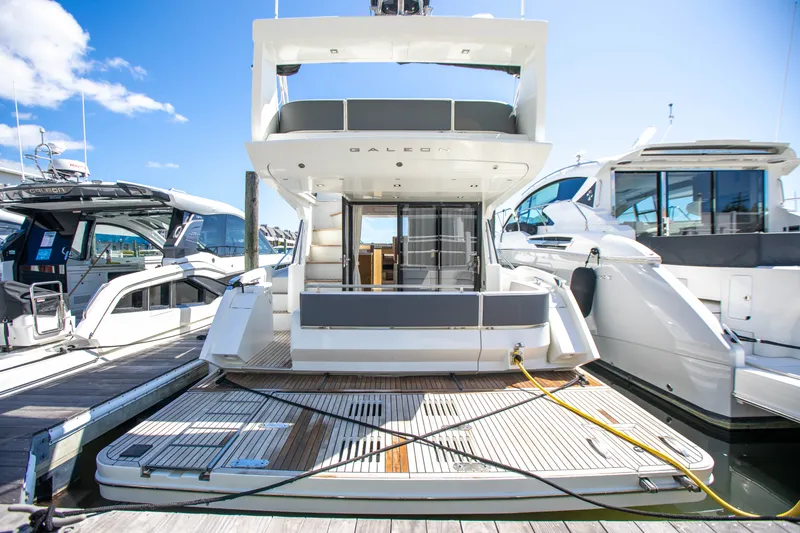 Slide: The Image of Galeon 420 2018 - 10