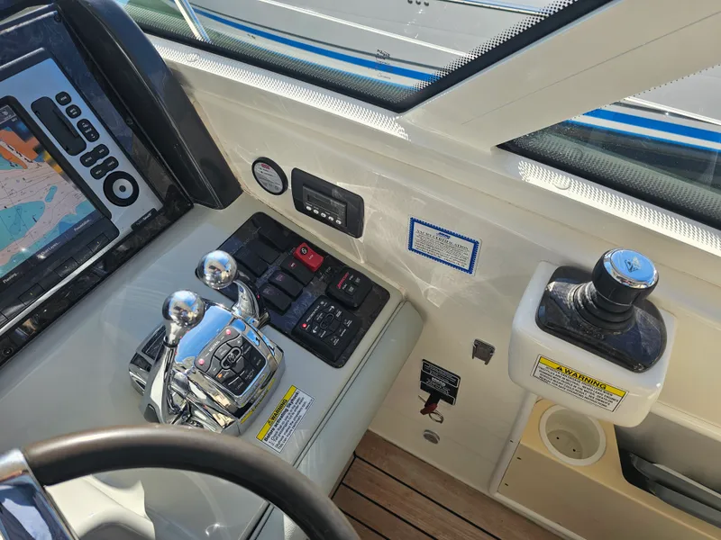 Slide: The Image of Sea Ray 500 SUNDANCER 2012 - 21
