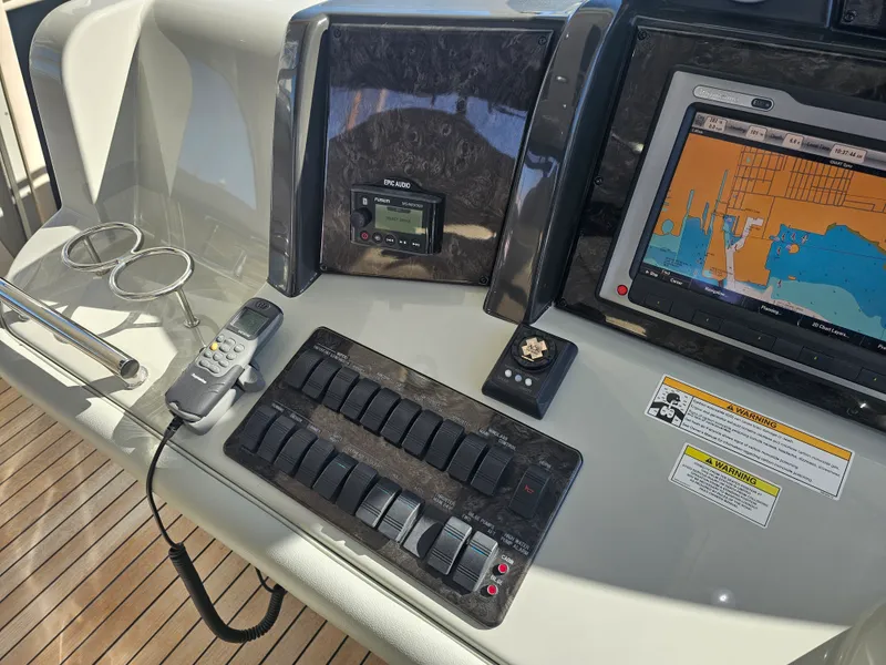 Slide: The Image of Sea Ray 500 SUNDANCER 2012 - 22