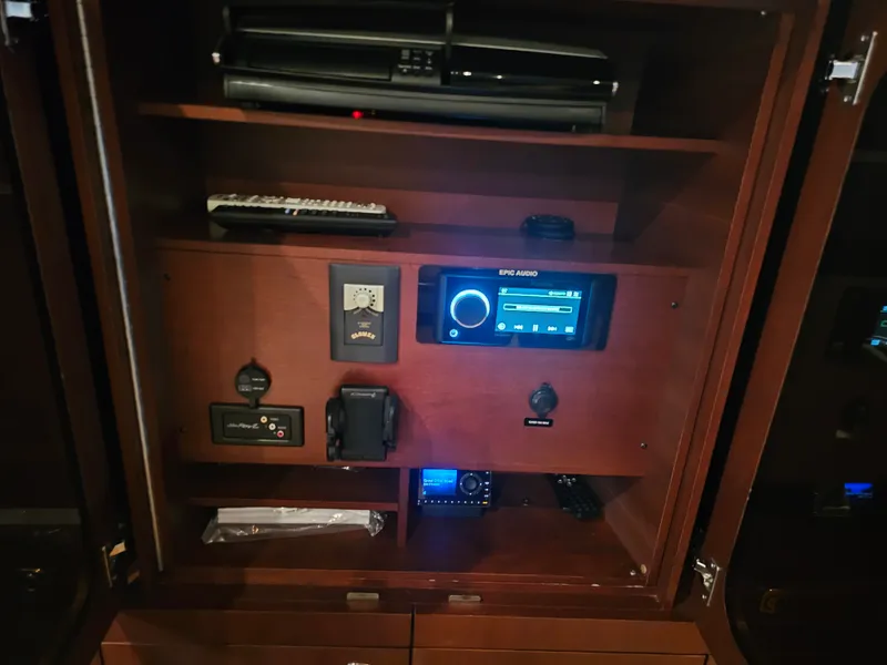 Slide: The Image of Sea Ray 500 SUNDANCER 2012 - 38