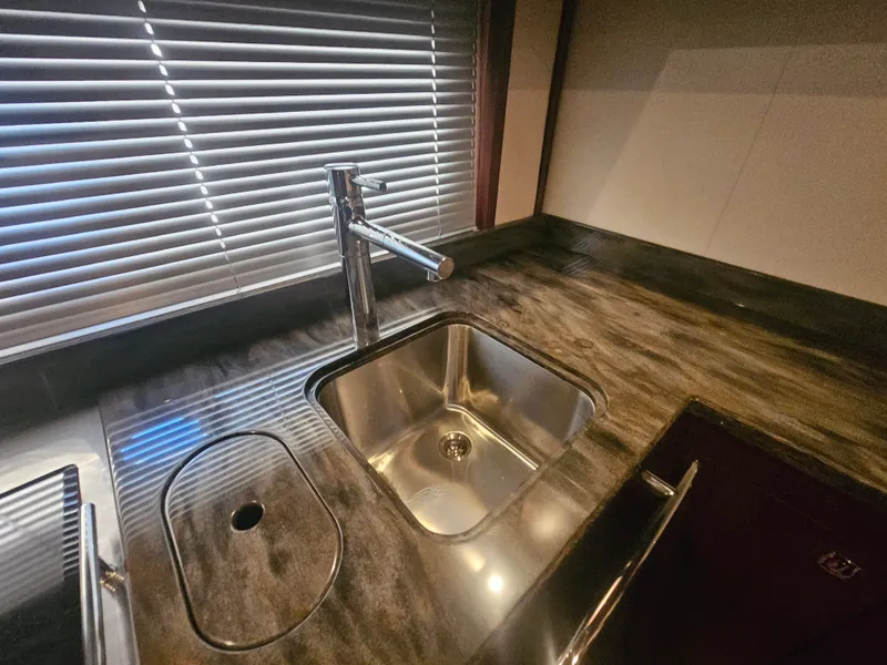 Slide: The Image of Sea Ray 500 SUNDANCER 2012 - 48