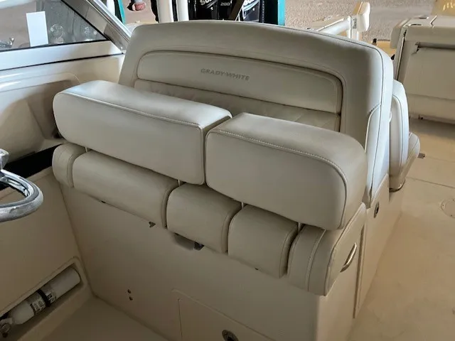 Slide: The Image of Grady-White FREEDOM 325 2020 - 15