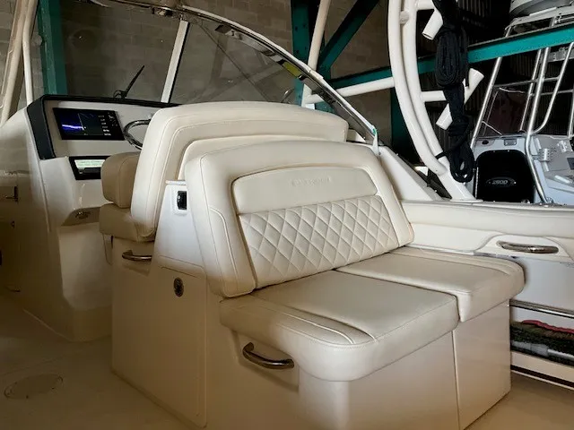 Slide: The Image of Grady-White FREEDOM 325 2020 - 17