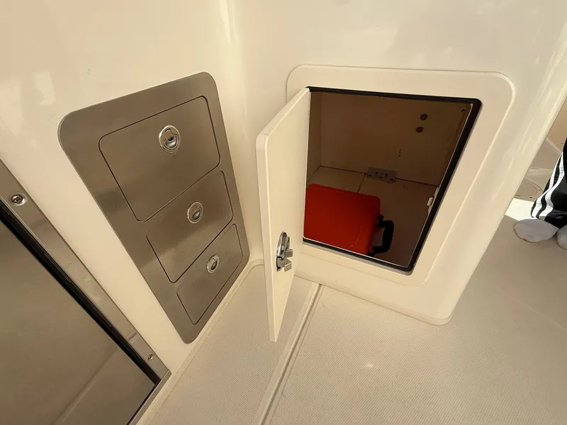 Slide: The Image of Grady-White FREEDOM 325 2020 - 20