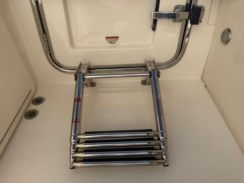 Slide: The Image of Grady-White FREEDOM 325 2020 - 24