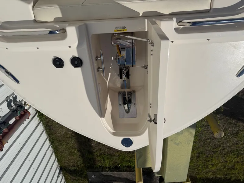 Slide: The Image of Grady-White FREEDOM 325 2020 - 27