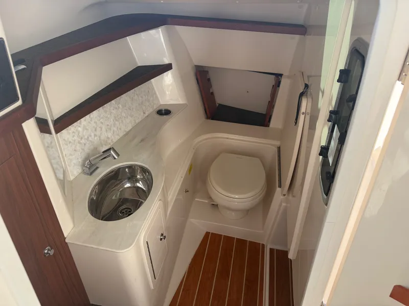 Slide: The Image of Grady-White FREEDOM 325 2020 - 28