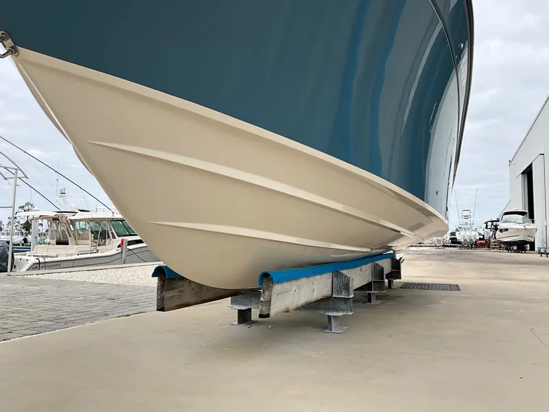 Slide: The Image of Grady-White FREEDOM 325 2020 - 3