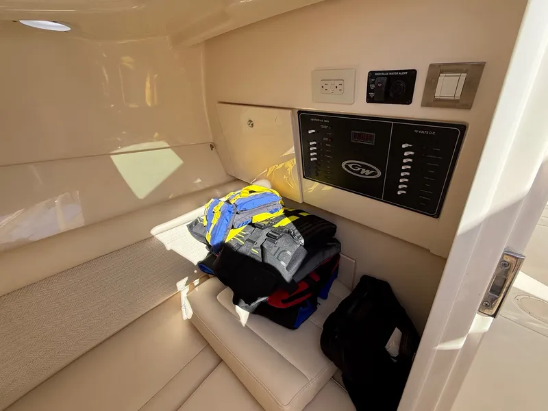 Slide: The Image of Grady-White FREEDOM 325 2020 - 30