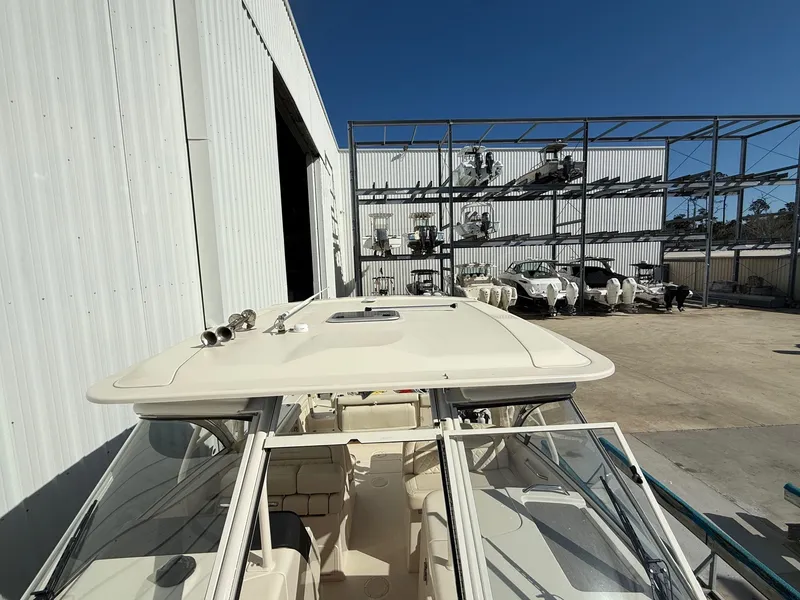 Slide: The Image of Grady-White FREEDOM 325 2020 - 31