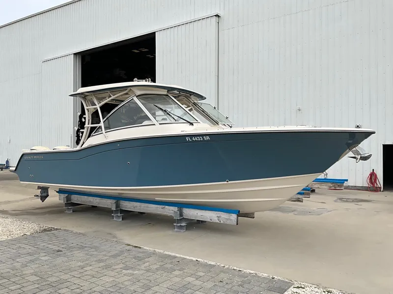 Slide: The Image of Grady-White FREEDOM 325 2020 - 33