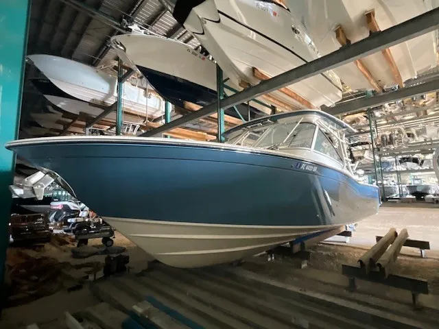 Slide: The Image of Grady-White FREEDOM 325 2020 - 37