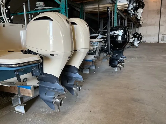 Slide: The Image of Grady-White FREEDOM 325 2020 - 7