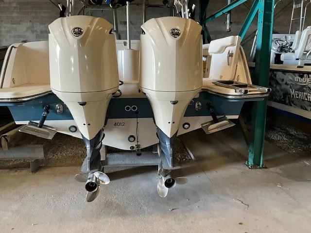 Slide: The Image of Grady-White FREEDOM 325 2020 - 9