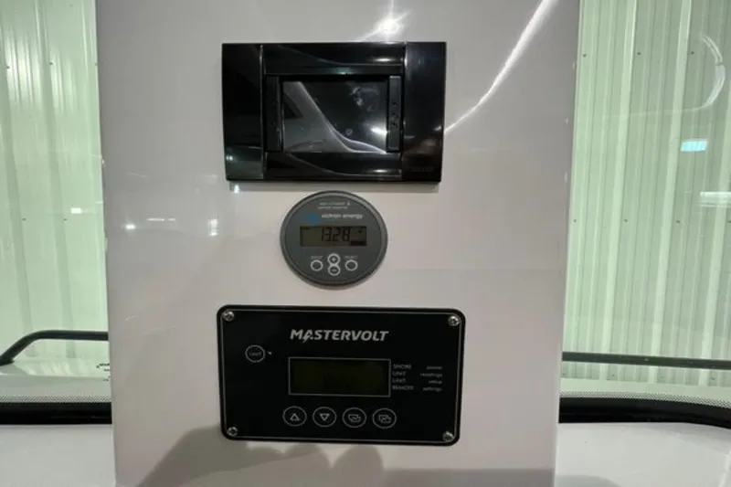 Slide: The Image of Axopar 37XC CROSS CABIN 2022 - 16