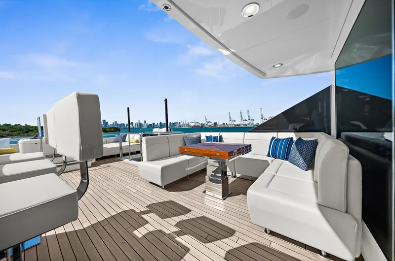 Slide: The Image of Ocean Alexander 32 L 2024 - 103