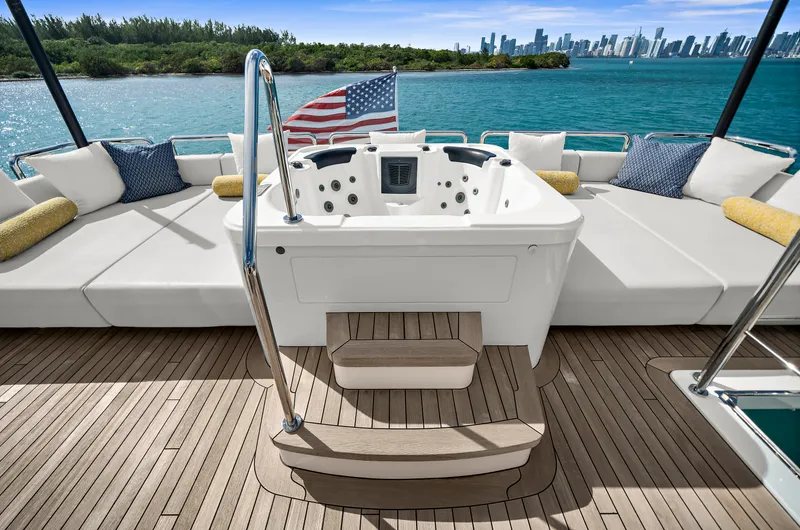 Slide: The Image of Ocean Alexander 32 L 2024 - 105