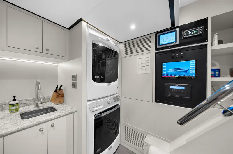 Slide: The Image of Ocean Alexander 32 L 2024 - 110