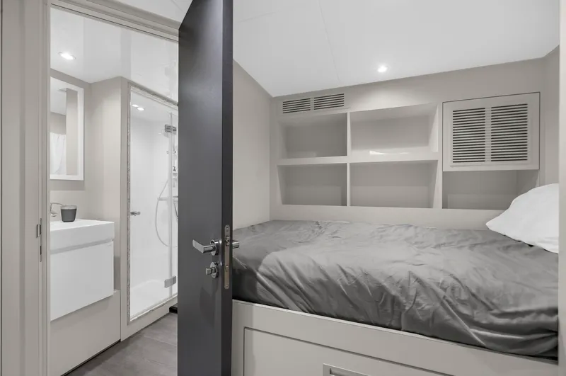 Slide: The Image of Ocean Alexander 32 L 2024 - 114