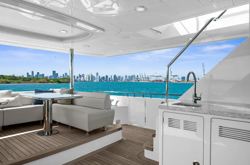 Slide: The Image of Ocean Alexander 32 L 2024 - 21