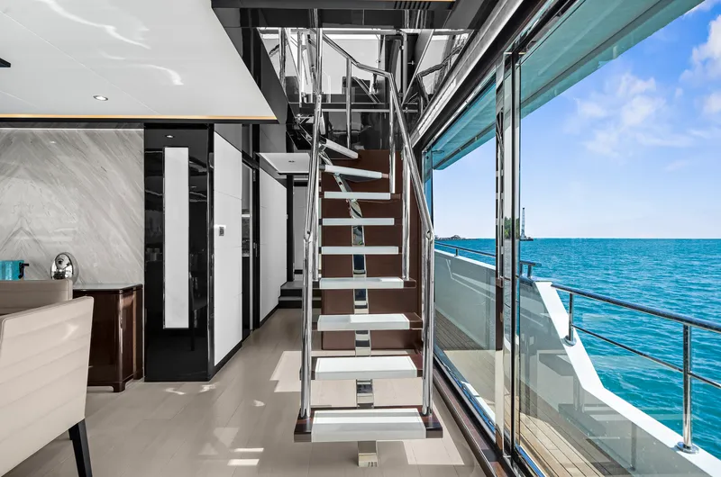 Slide: The Image of Ocean Alexander 32 L 2024 - 36