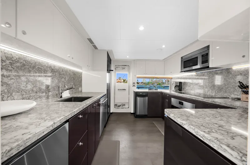 Slide: The Image of Ocean Alexander 32 L 2024 - 40