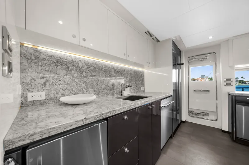 Slide: The Image of Ocean Alexander 32 L 2024 - 41