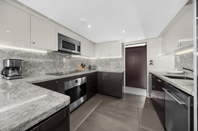 Slide: The Image of Ocean Alexander 32 L 2024 - 44