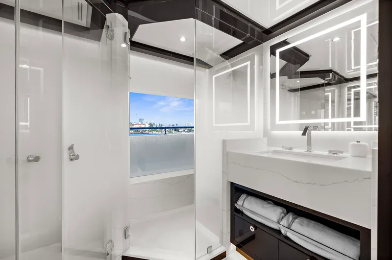 Slide: The Image of Ocean Alexander 32 L 2024 - 55