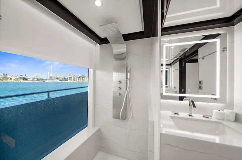 Slide: The Image of Ocean Alexander 32 L 2024 - 57