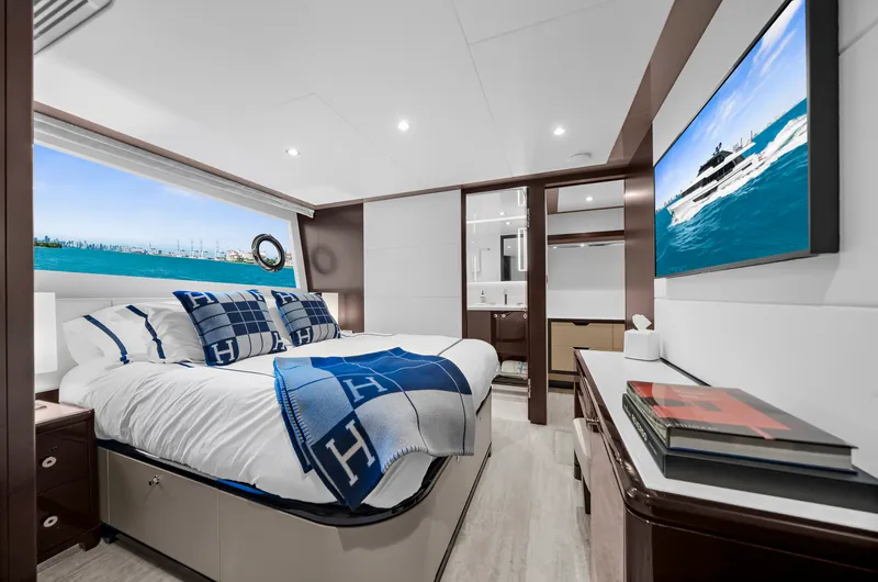 Slide: The Image of Ocean Alexander 32 L 2024 - 59