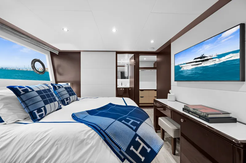 Slide: The Image of Ocean Alexander 32 L 2024 - 60