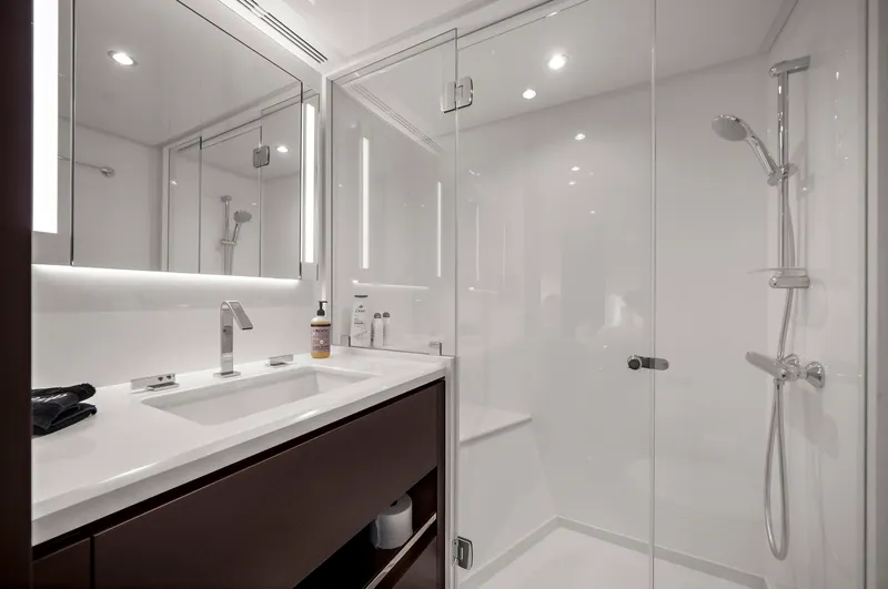 Slide: The Image of Ocean Alexander 32 L 2024 - 72