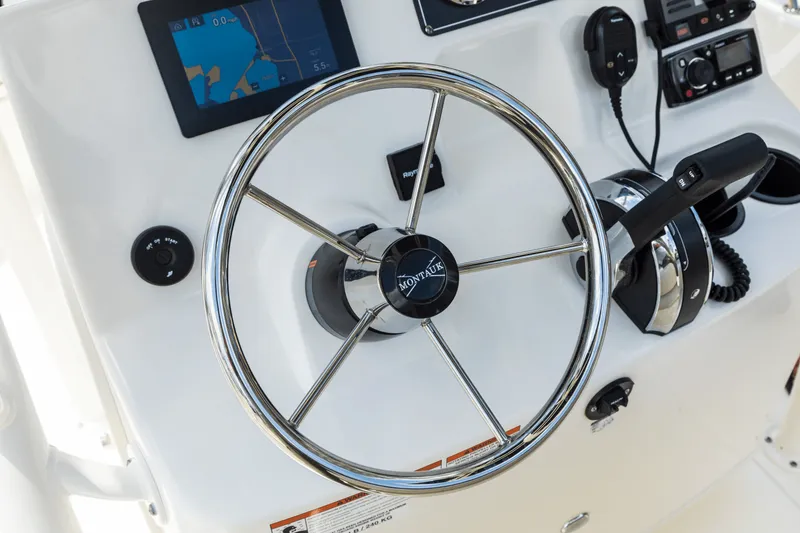 Slide: The Image of Boston Whaler 190 Montauk 2026 - 38