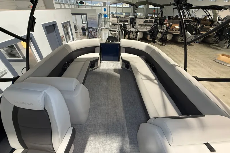 Slide: The Image of Harris Cruiser 250 2026 - 8