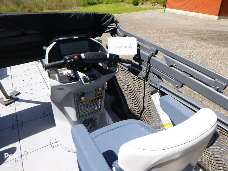 Slide: The Image of Sea-Doo Switch Cruise Limited 2025 - 16445416
