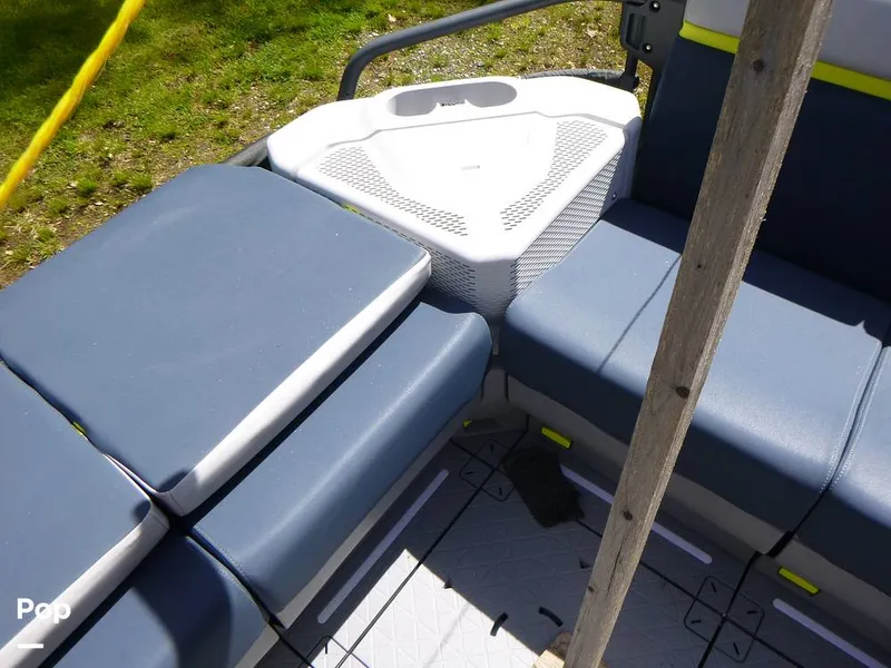 Slide: The Image of Sea-Doo Switch Cruise Limited 2025 - 16445418