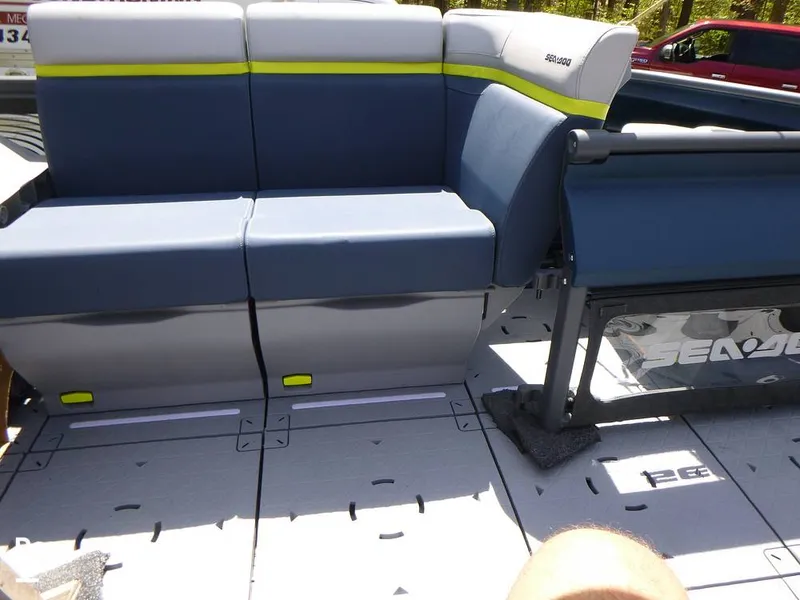 Slide: The Image of Sea-Doo Switch Cruise Limited 2025 - 16445420