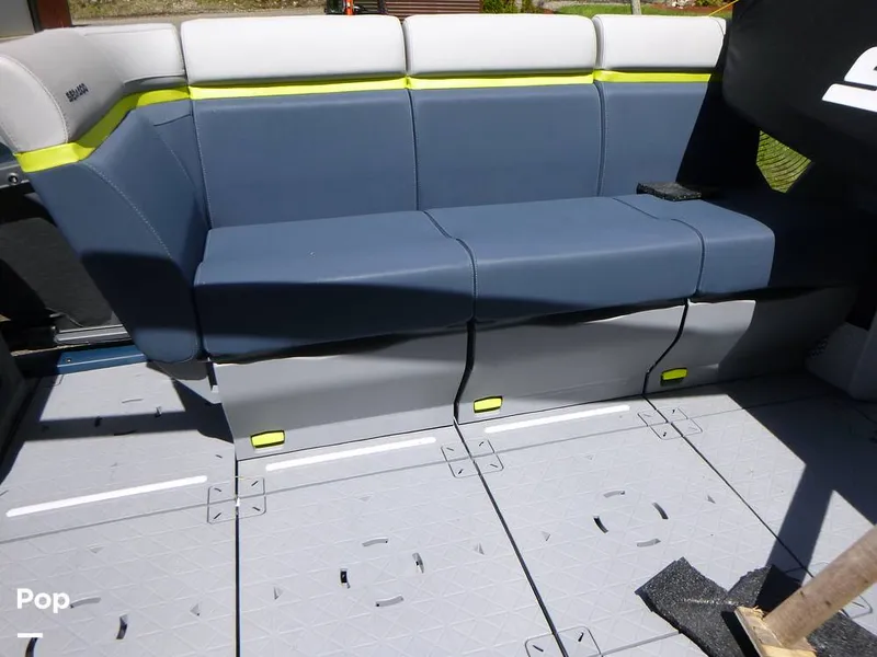 Slide: The Image of Sea-Doo Switch Cruise Limited 2025 - 16445421