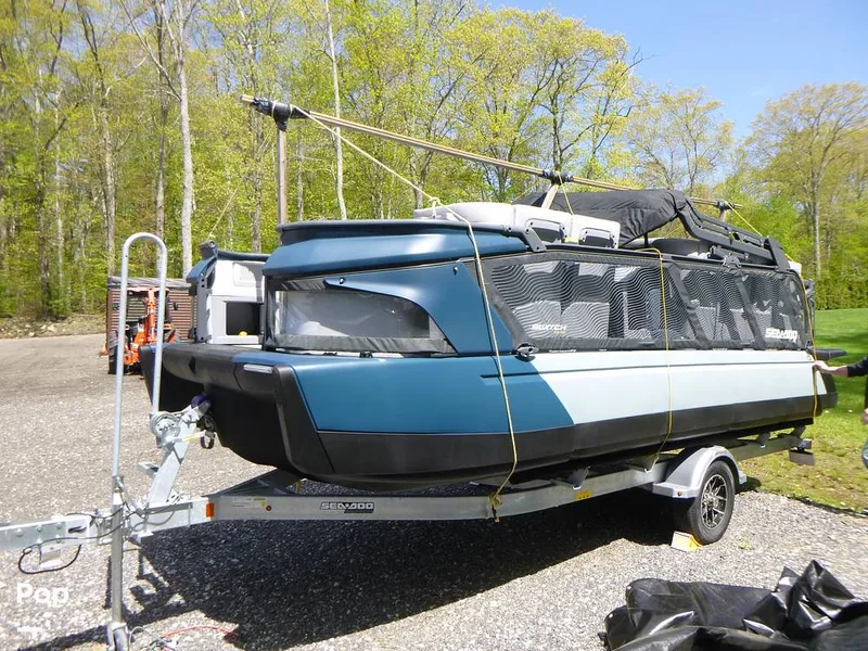 Slide: The Image of Sea-Doo Switch Cruise Limited 2025 - 16445435