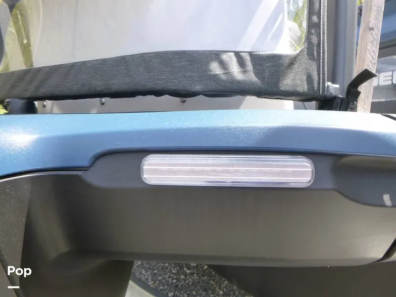 Slide: The Image of Sea-Doo Switch Cruise Limited 2025 - 16445440