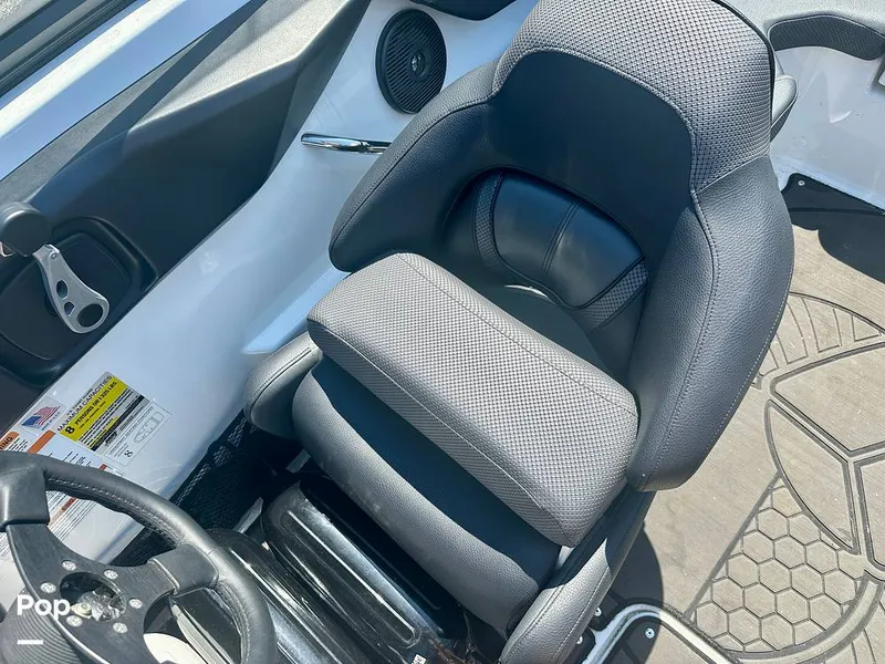 Slide: The Image of Captain's Chair - 15766832